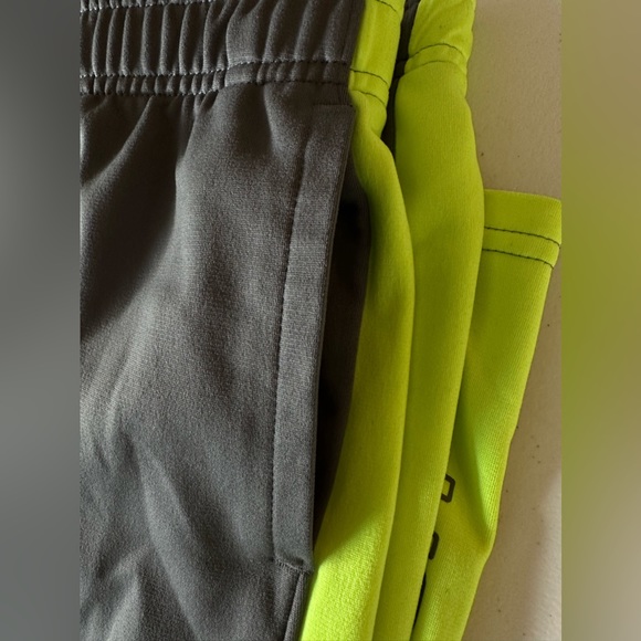 Under Armour Sweatpants - Loose fit Boys Size Large - Picture 5 of 10